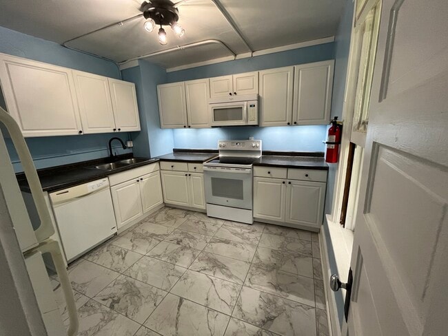 Photo - 603 W High St Apartments Unit 2