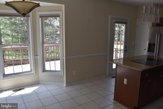 Photo - 44037 Kings Arms Square