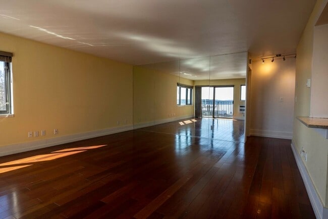 Photo - 3Bd/1.75Ba Seattle Condo Unit 301