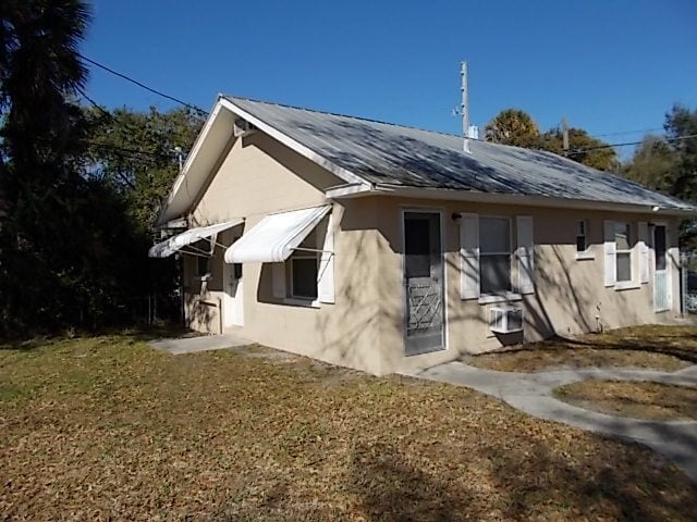 Building Photo - Adorable 1/1 with loft in the heart of St. Cloud