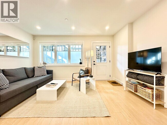 Photo - 1672 E 15th Ave