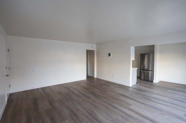 Bay Park Apartments - Bay Park Apartments