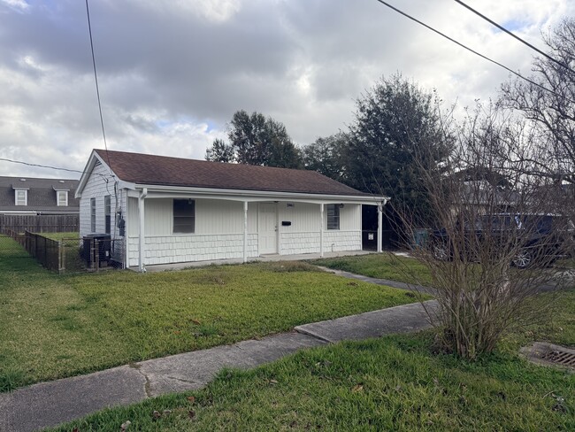 Building Photo - 1117 Evergreen Dr