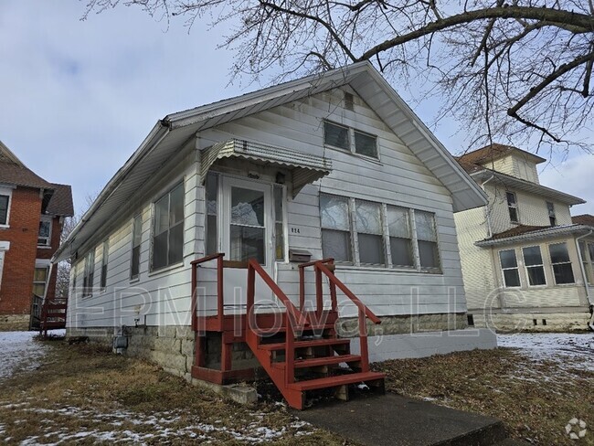 Building Photo - 824 W 2nd St Rental