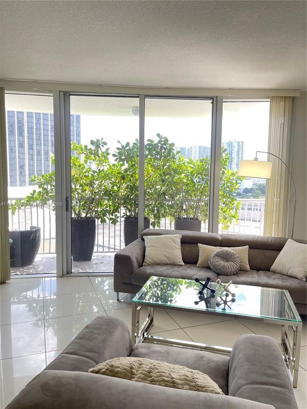 Photo - 1750 N Bayshore Dr