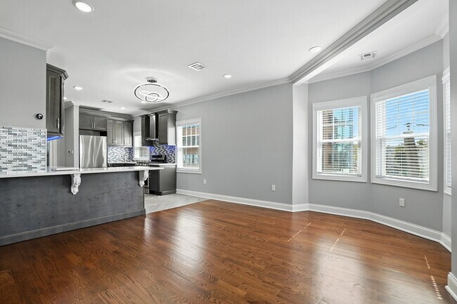 Building Photo - 159 Elm St Unit 2 Rental