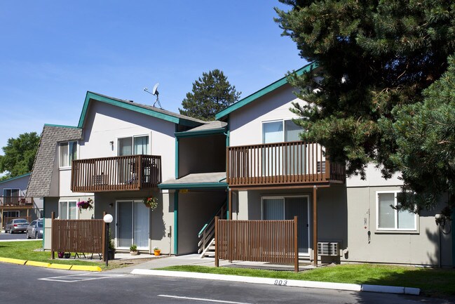 TowerApartments_Hermiston_OR_Patios