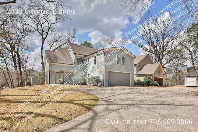Building Photo - 2033 Cherokee Dr