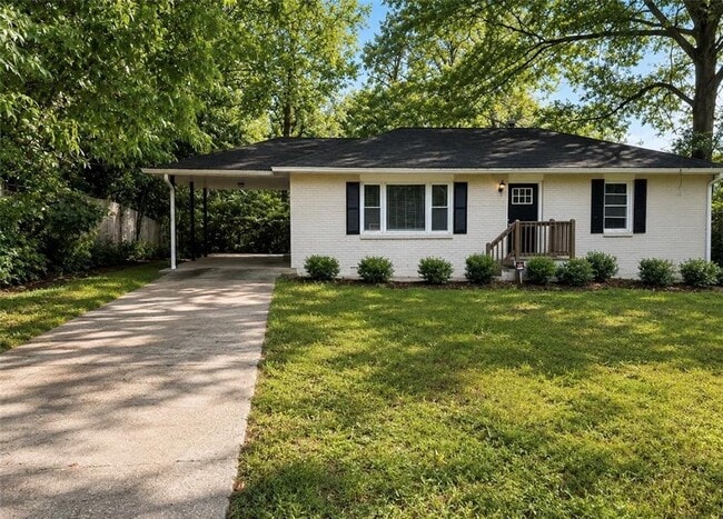 Building Photo - 2196 Knoll Dr