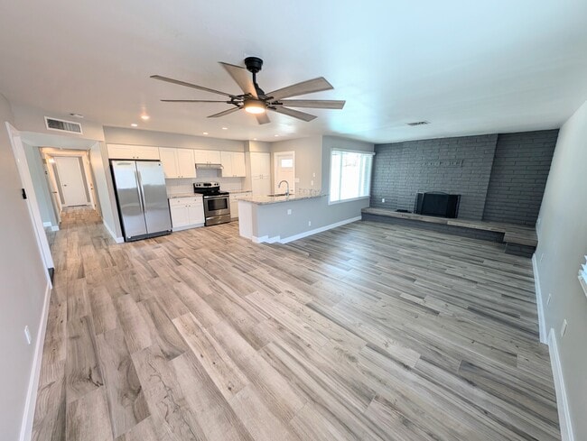 Photo - 1604 E El Parque Dr