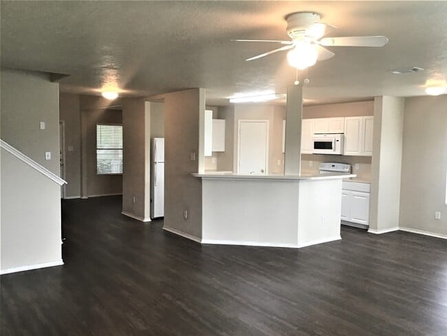 Photo - 9530 Belleclaire Ln