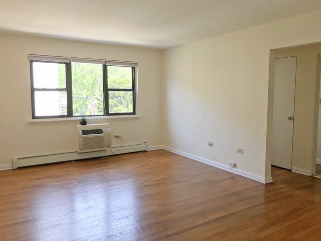 Spacious 1 Bedroom near St. Francis Hospital! - Spacious 1 Bedroom near St. Francis Hospital! Apartment Unit 2C