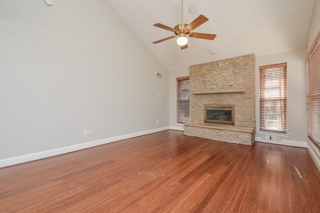 Photo - 13859 Hollowgreen Dr