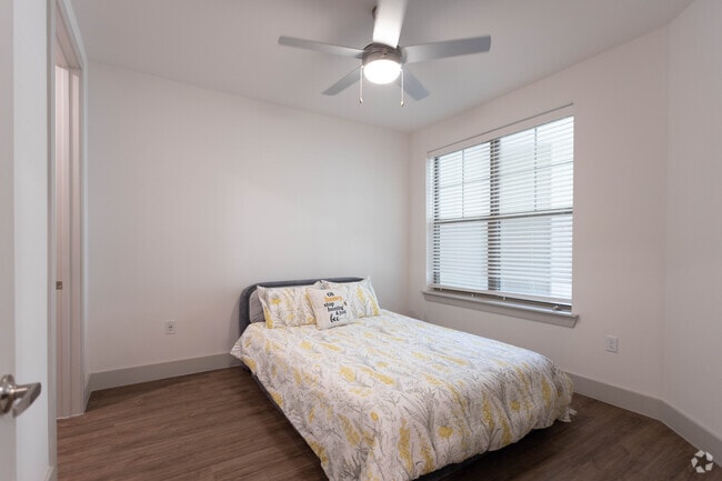 1 HAB, 1 BA: 745 ft²