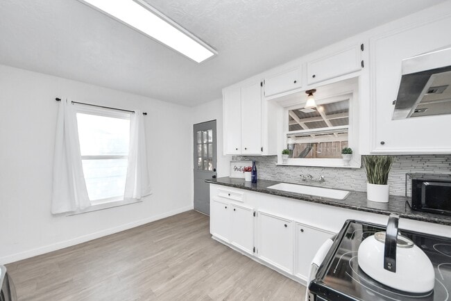 Photo - 2210 Detering St