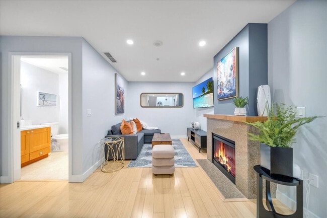 Building Photo - 700 W E St Unit SI FL4-ID1559826P