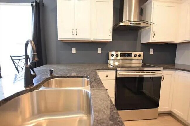 125 Elmira Rd