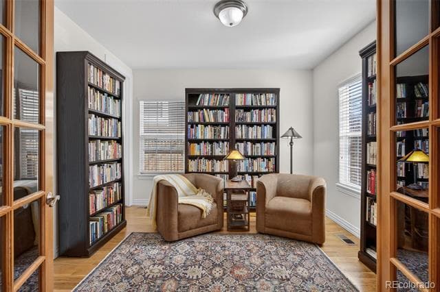 Photo - 2933 Lawrence St