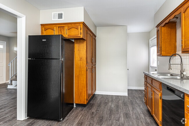2BR, 1.5BA Townhome - 1000SF Kitchen