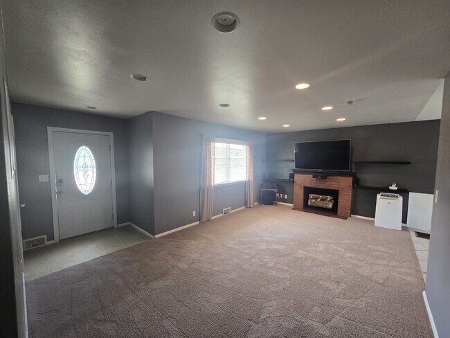 Photo - 124 W Water St