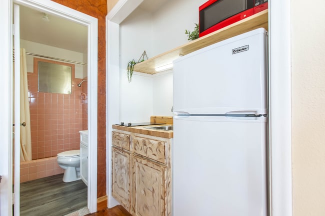 Photo - 210 E North St