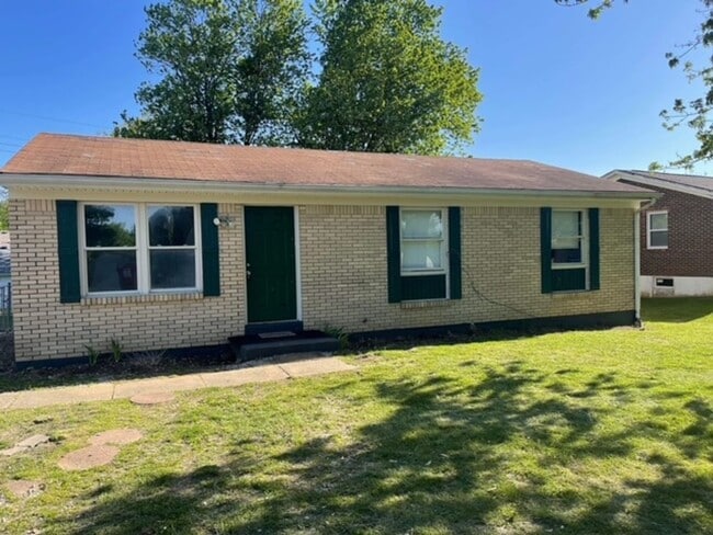 Building Photo - 3 Bed, 1 Bath House with a partially finished basement with fenced back yard