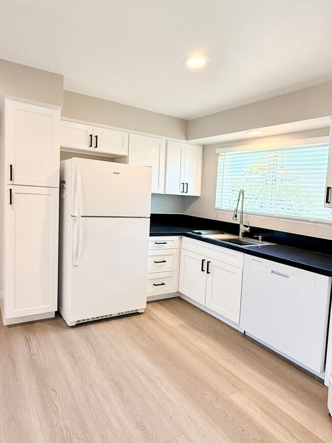 Photo - Beautifully Renovated 2 Bed, 2 Bath Condo for Rent