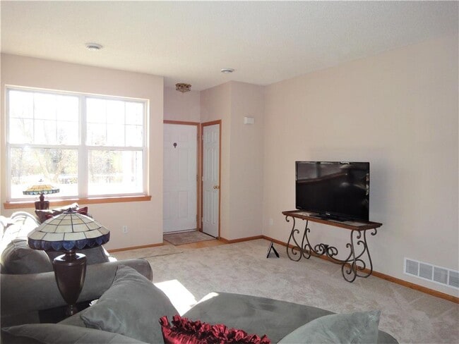 Building Photo - 9204 Holly Ln N