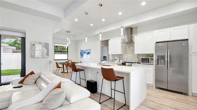 Photo - 306 E Clay Ave