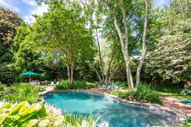 Photo - 246 Tuckahoe Ln