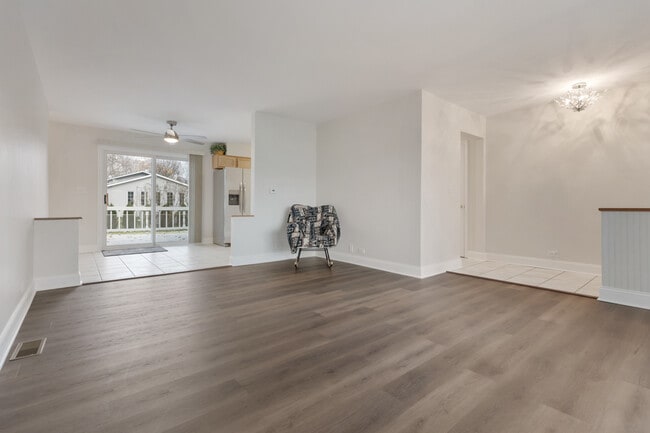 Photo - 198 Shadywood Ln