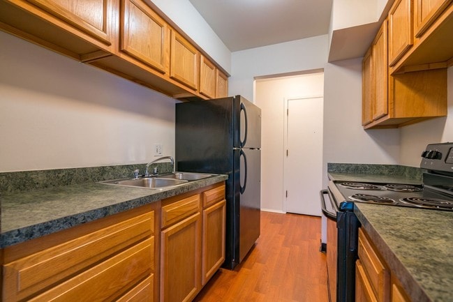 Photo - Executive Towers and Gardens