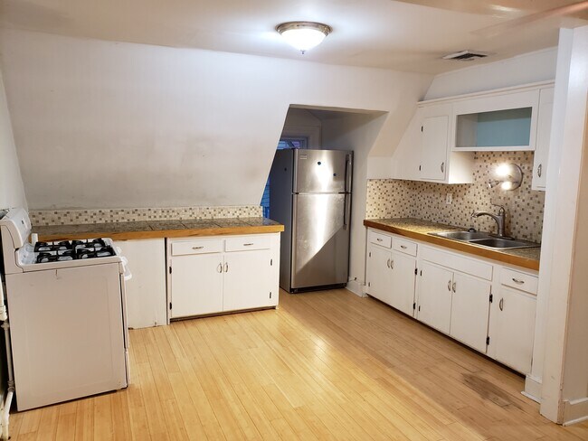 Photo - 221 Doyle Ave