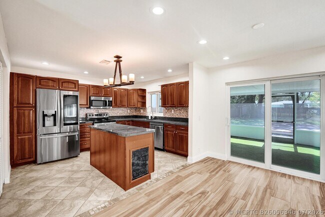 Photo - 300 SW 19th Ave