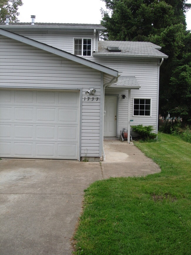 Building Photo - gbfront Unit 1737