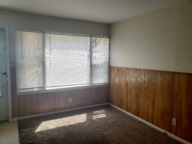 Photo - 667 N Meridian Ave