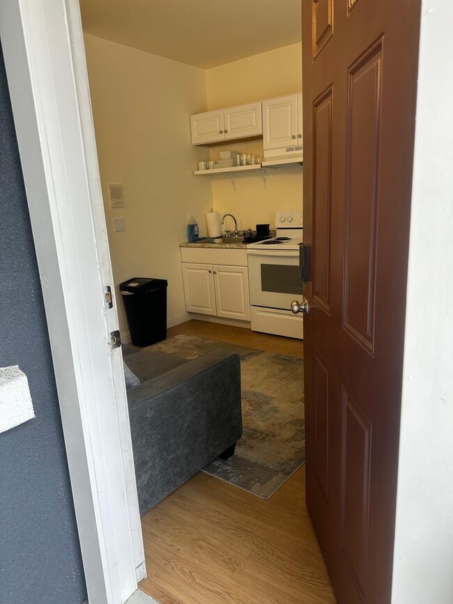 Puerta de entrada para los suegros abierta - 1764 La Pergola Dr