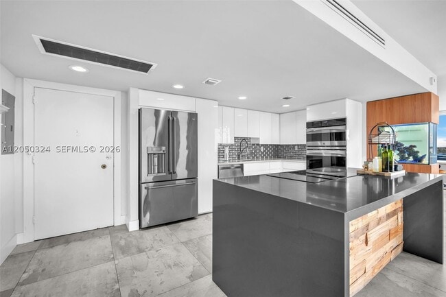 7135 Collins Ave Unit 736