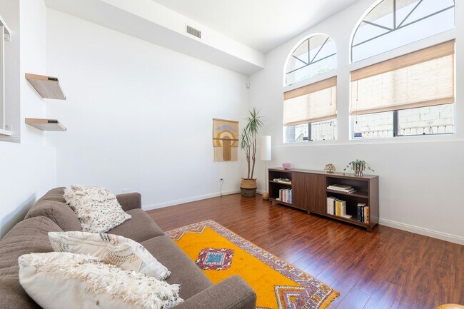 Photo - 1001 Figueroa Terrace