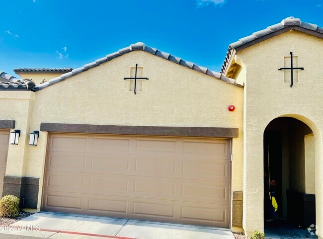 Building Photo - 1255 N Arizona Ave Rental