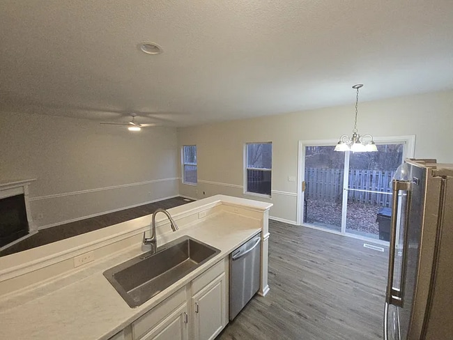 Photo - 676 Grove Cir