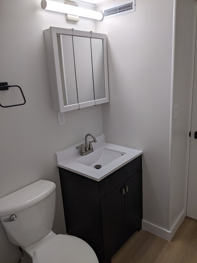 Photo - 300 Locust St Unidad 3