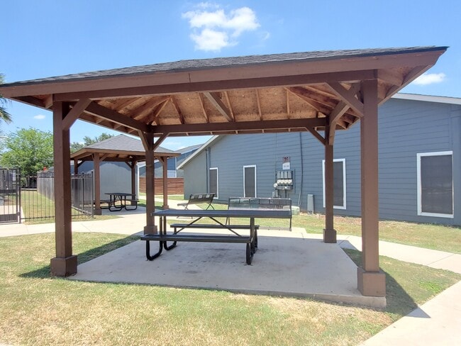 Building Photo - Vara Westover Hills
