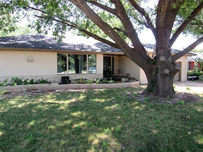 Photo - 1906 Dorchester Dr