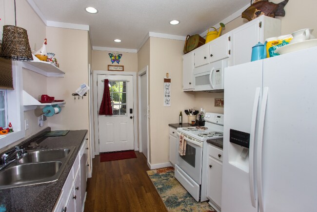 Photo - 590 St Luke Church Rd