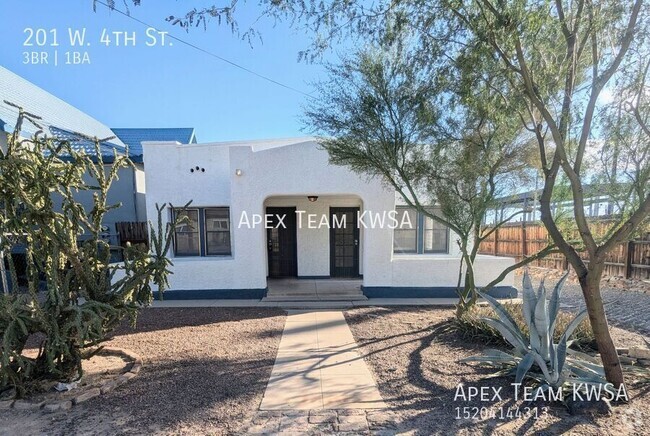 Building Photo - $1495-Charming 3 Bed | 1 Bath Adobe Home N...