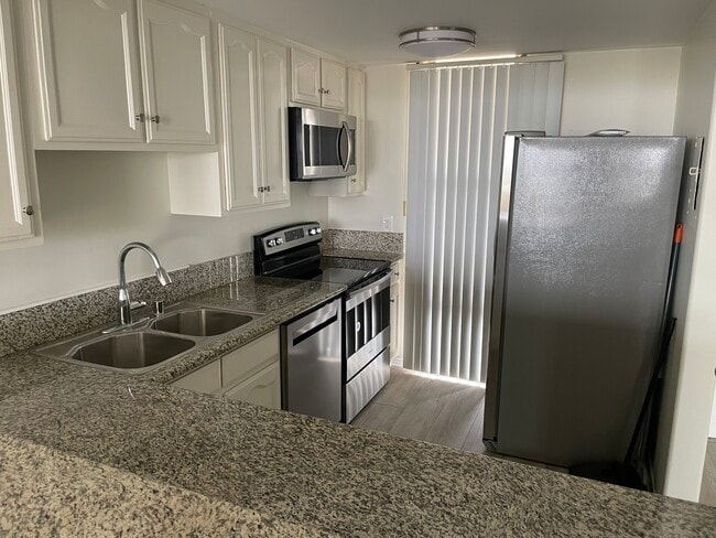 Photo - 4337 Marina City Dr Unit 843