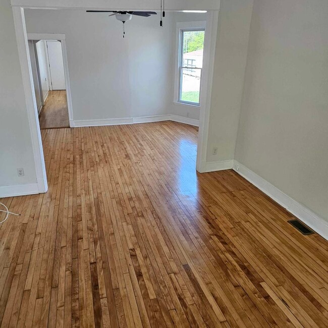 Living Room Facing North to Dining room