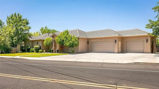 Photo - 897 Country Ln