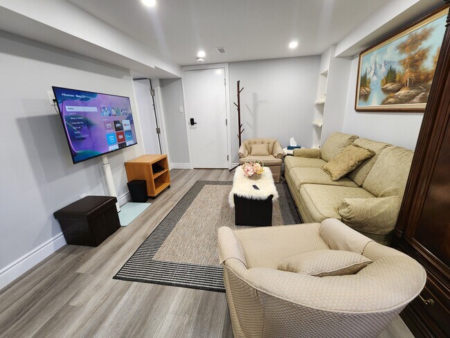 Living room - 670 Millbank Dr